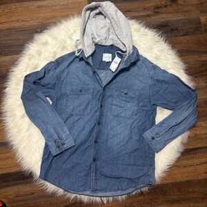 American Eagle Light Demin Jacket with Grey Removable Hood New with tags